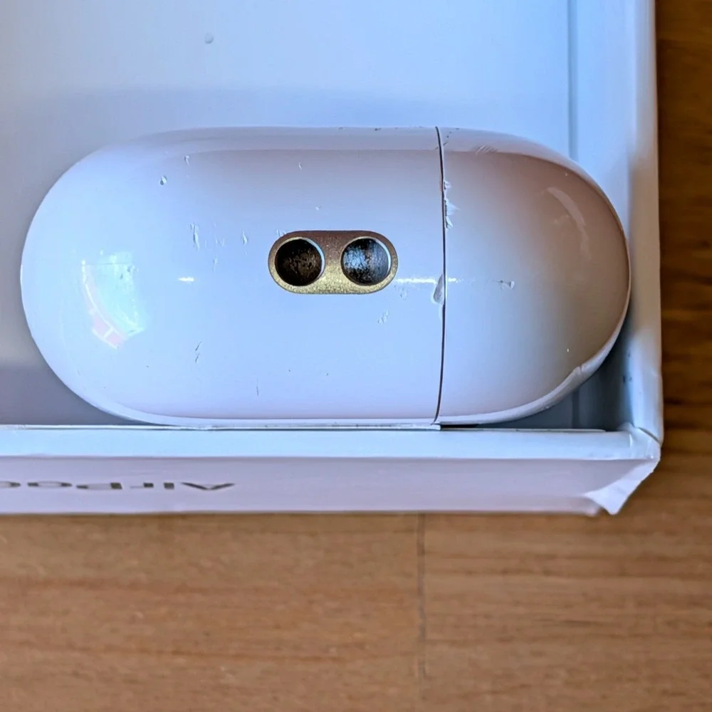 Apple AirPods Pro 2nd Gen White MagSafe Case ONLY MQD83AM/A A2698 A2699 A2700